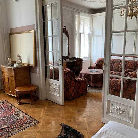 Libra Grande Venetian Style Apartment *
